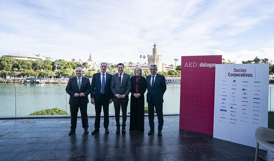 Moreno subraya la importancia de la estabilidad como el elemento fundamental para atraer inversión a Andalucía