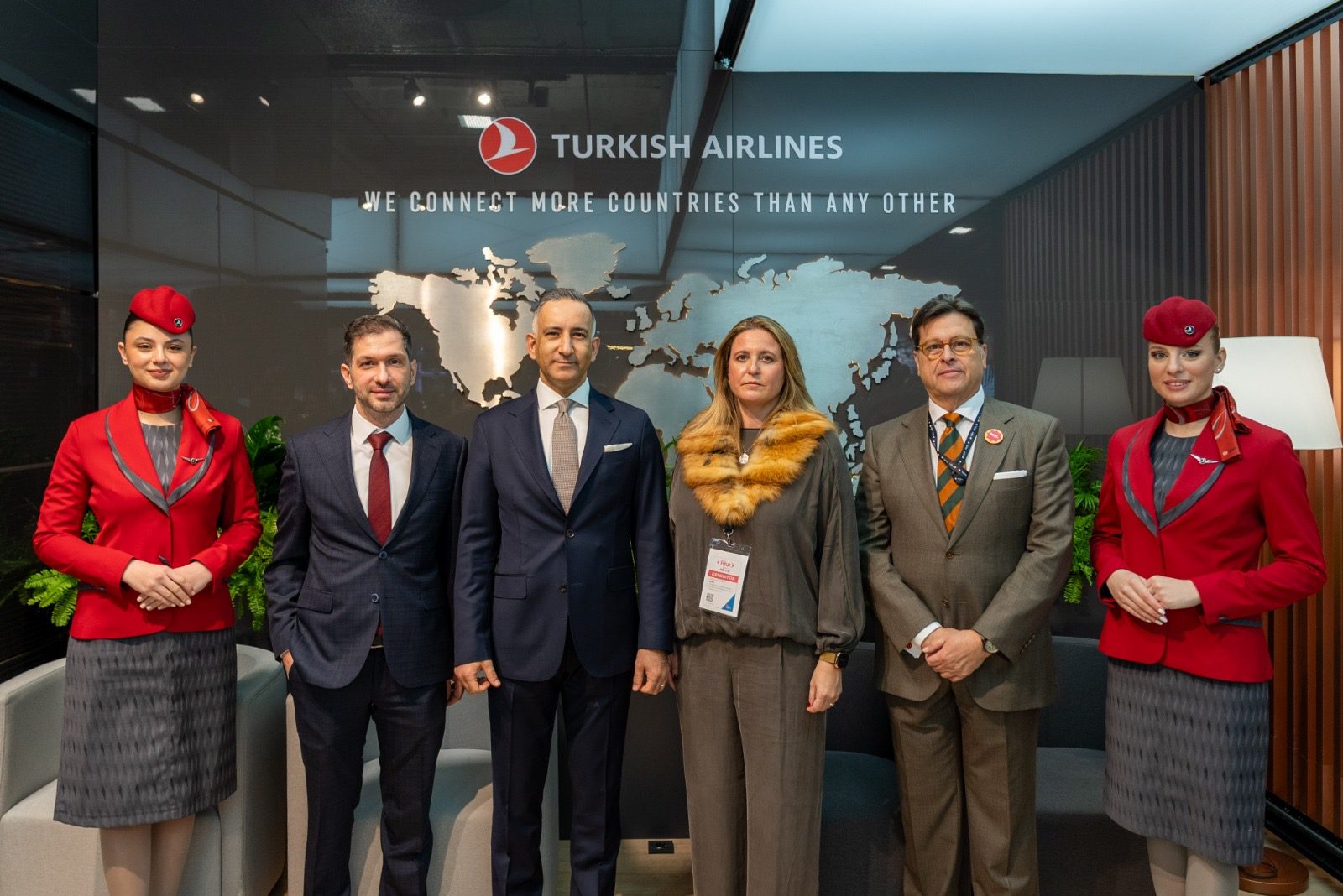 El Ayuntamiento firma en Fitur un convenio con Turkish Airlines para impulsar la proyección internacional de la ciudad