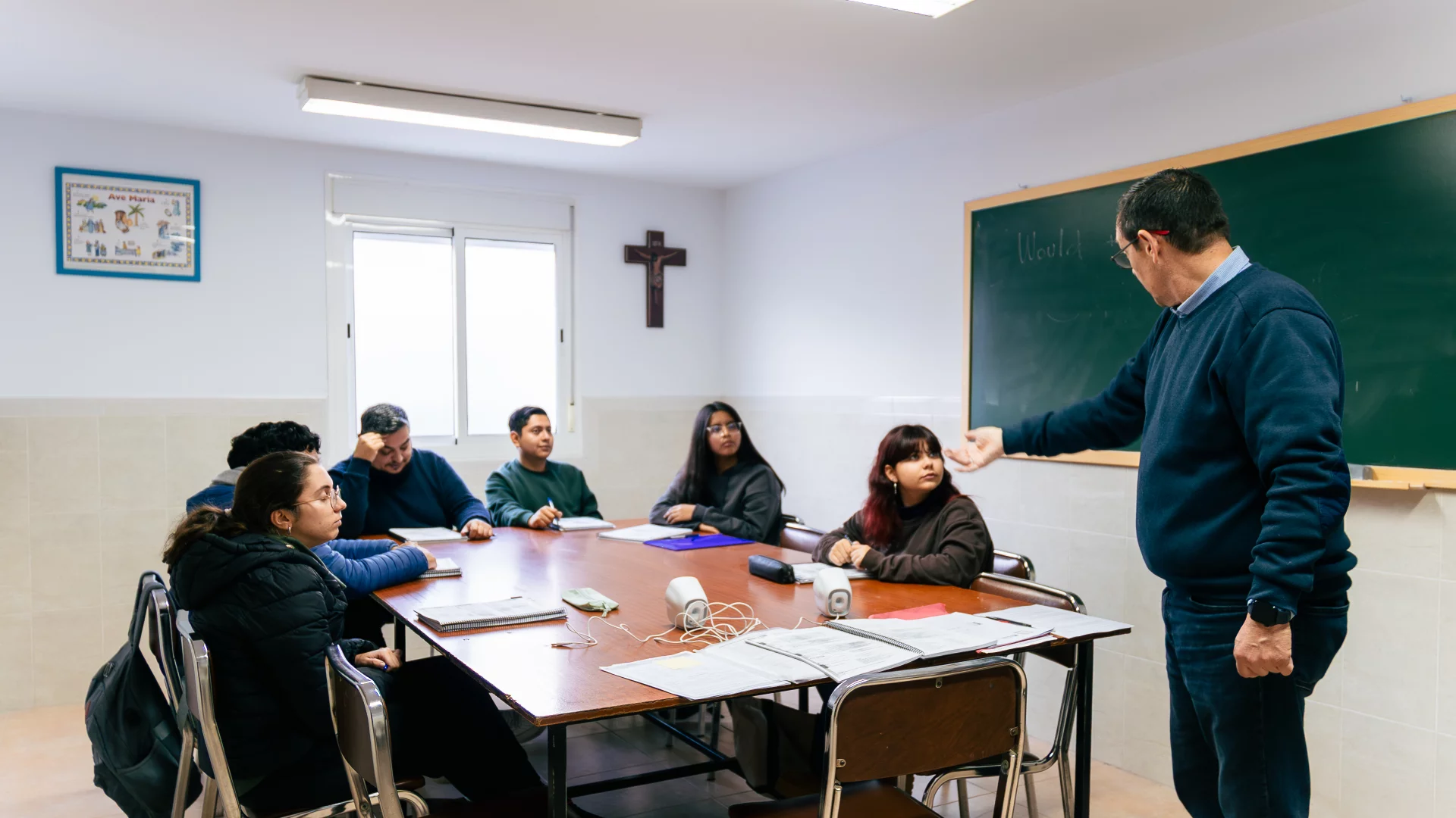 Educación para transformar vidas: la Fundación Real Betis Balompié colabora en la formación en inglés a jóvenes de Los Pajaritos y La Candelaria