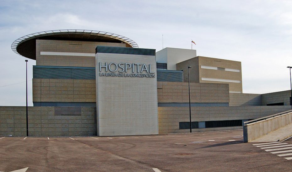 Heridos dos trabajadores al caer a una arqueta en San Roque