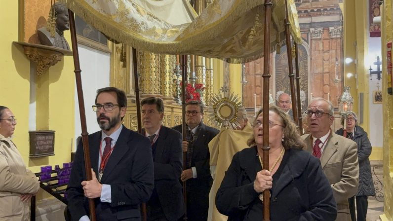 El arzobispo a las hermandades sacramentales puras de Sevilla: “No olvidéis que la Eucaristía conduce necesariamente al hermano”