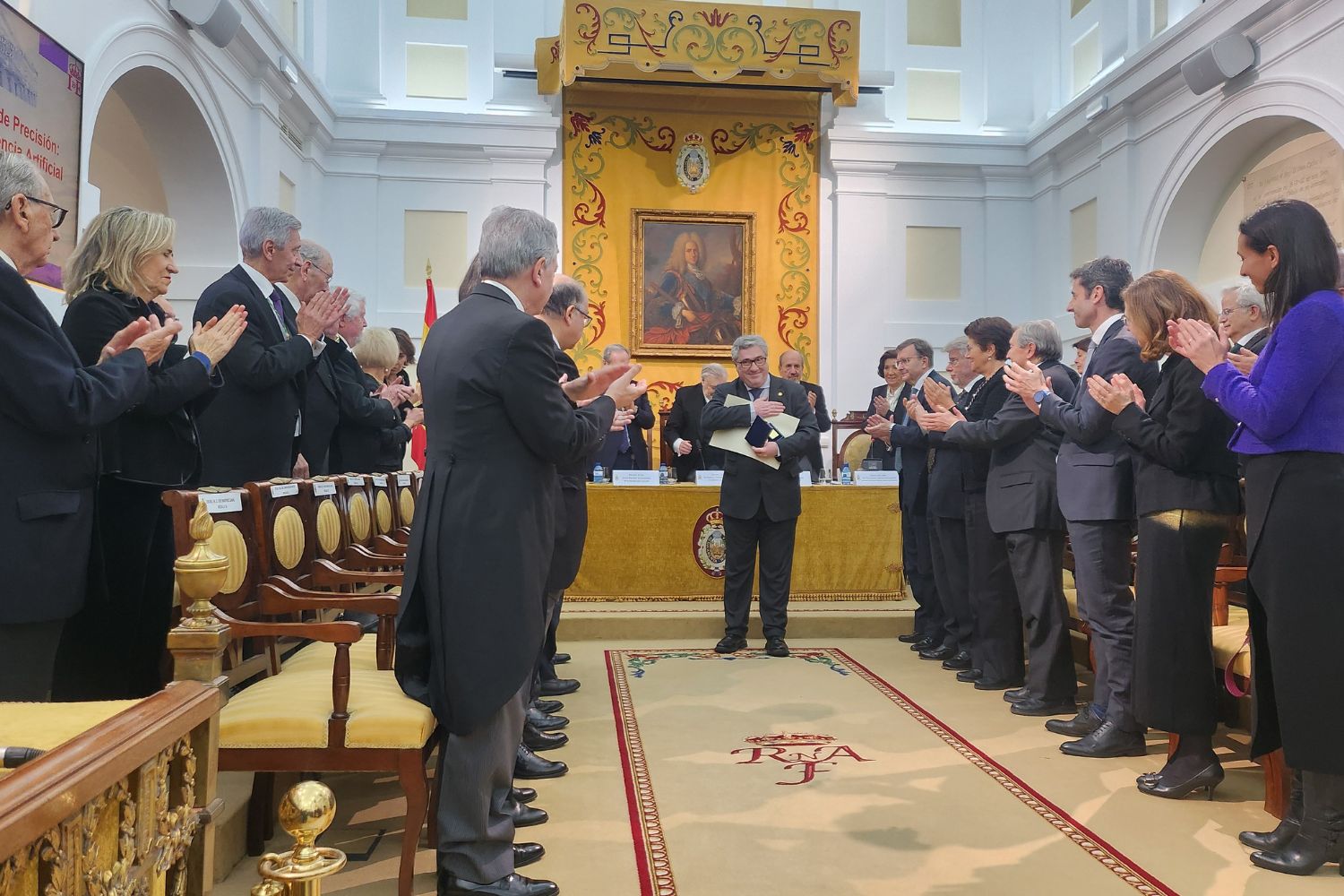 La Facultad de Farmacia recibe la Medalla Carracido de Bronce