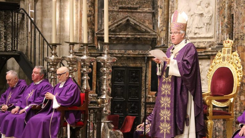 Mons. Saiz en el funeral por las víctimas de los accidentes ferroviarios: «La Iglesia hoy quiere, ante todo, estar junto a los que lloran»