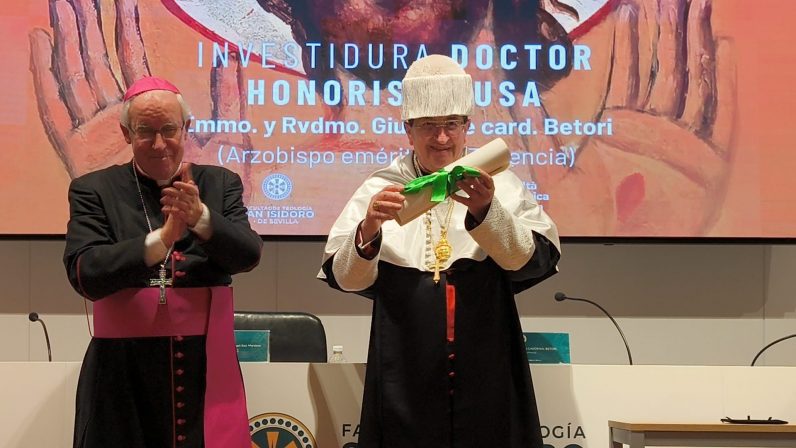 El cardenal Betori se suma a la comunidad de la Facultad de Teología San Isidoro como doctor honoris causa