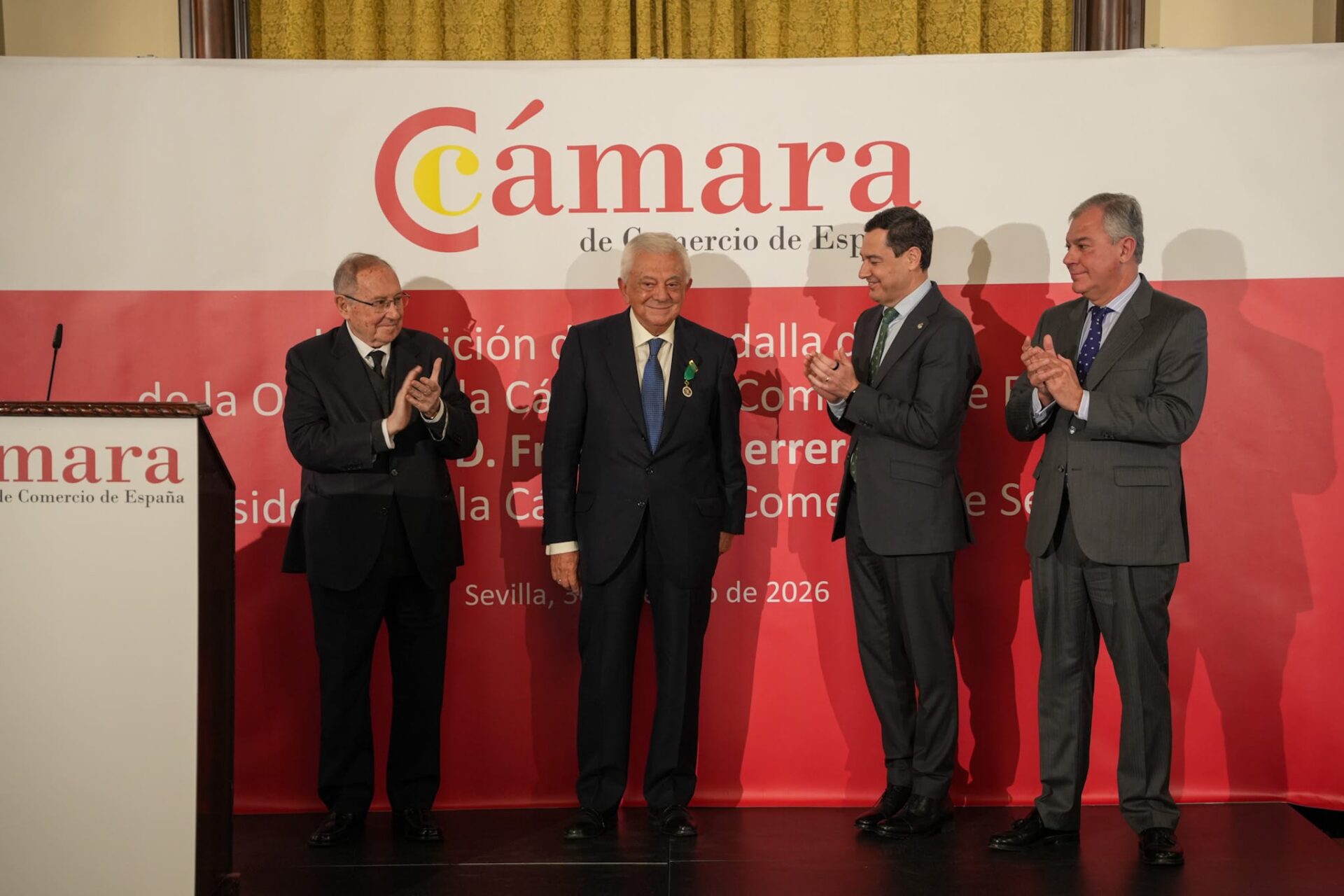 El alcalde Sanz ensalza la figura de Francisco Herrero como “faro” del despegue económico de la “gran capital del sur de Europa”