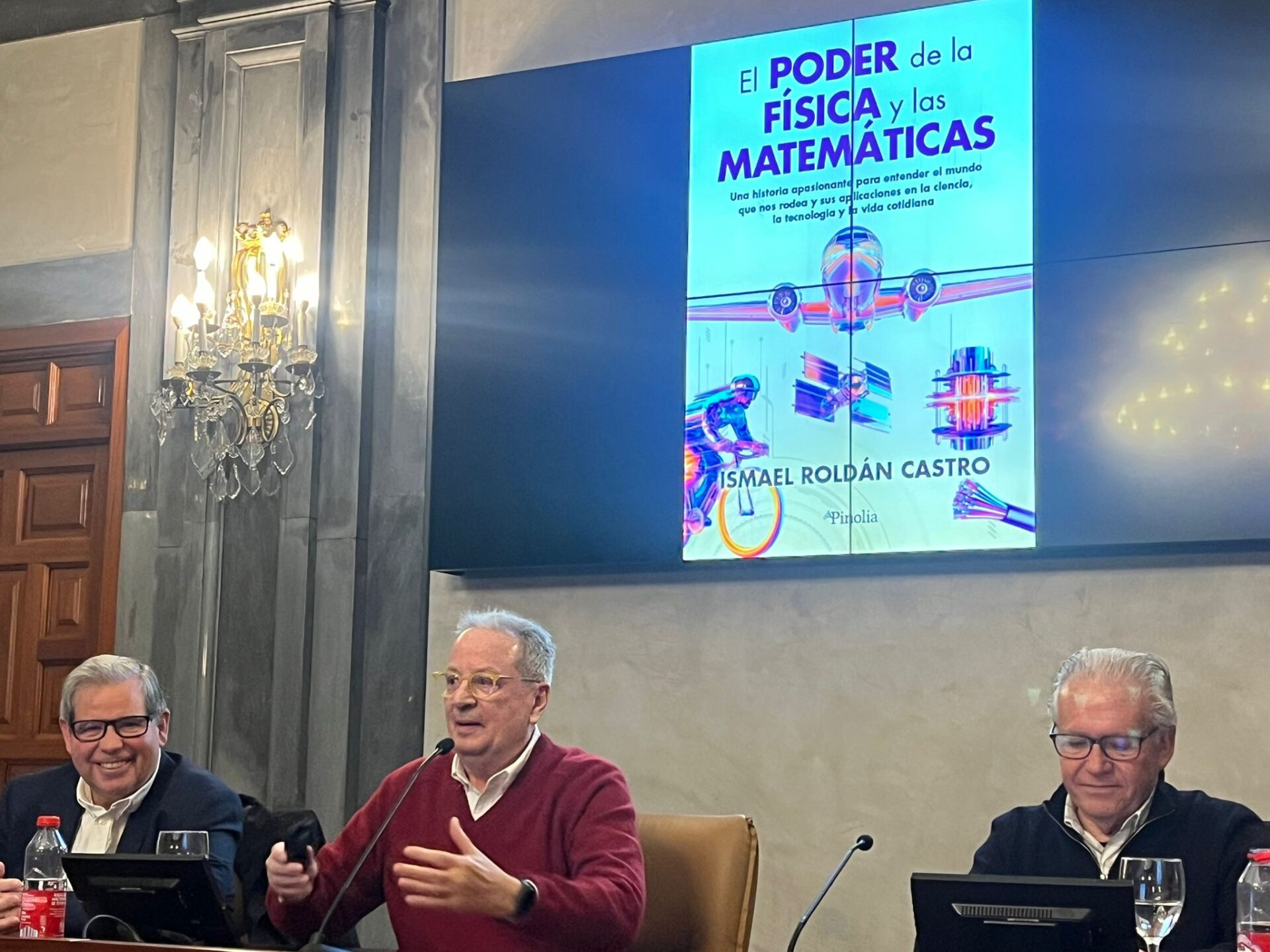 Ismael Roldán presenta en la Casa de la Provincia ‘El poder de la física y las matemáticas’, con un viaje ilustrado por los momentos estelares de estas ciencias