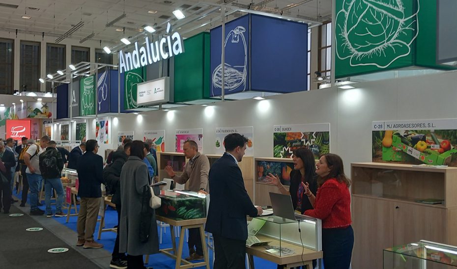 La Junta entrega ayudas de 150 millones a 3.200 agricultores para modernizar sus explotaciones