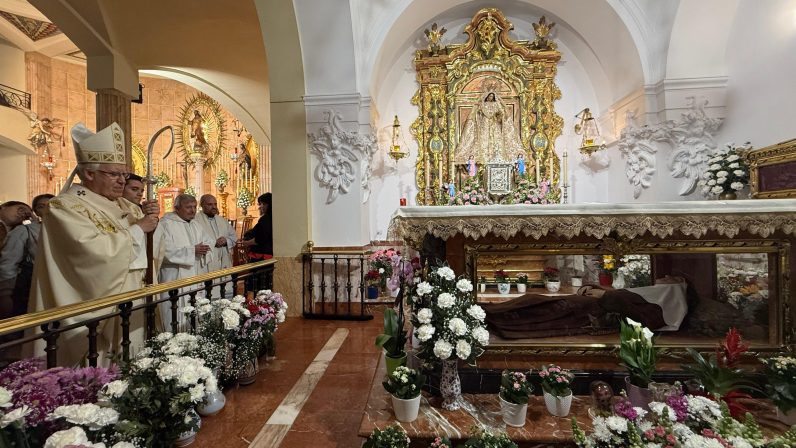 Mons, Saiz Meneses clausuró el jubileo de las hermanas de la cruz