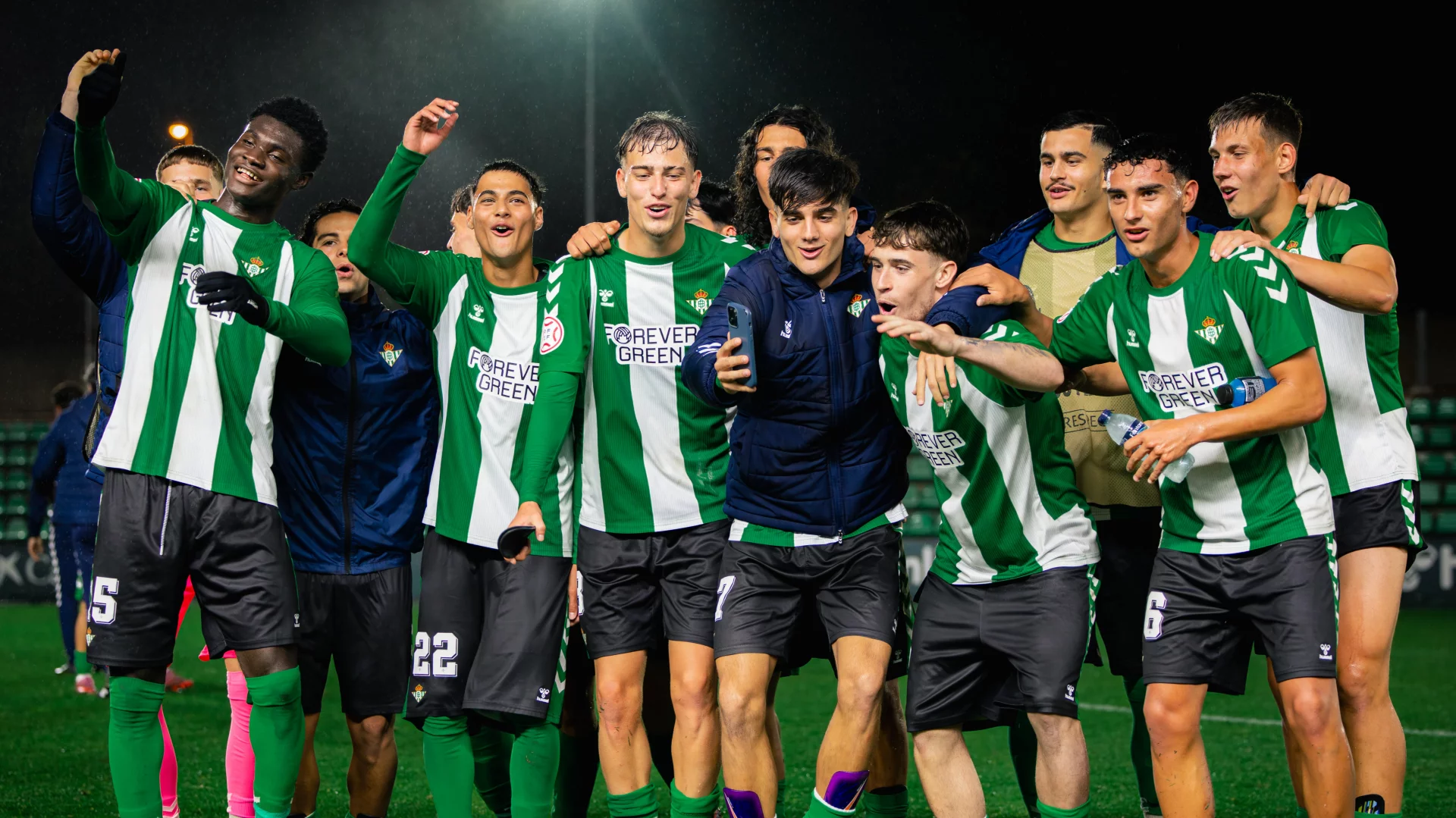CRÓNICA | El Juvenil División de Honor golea al Tottenham y jugará los octavos de la UEFA Youth League (5-1)