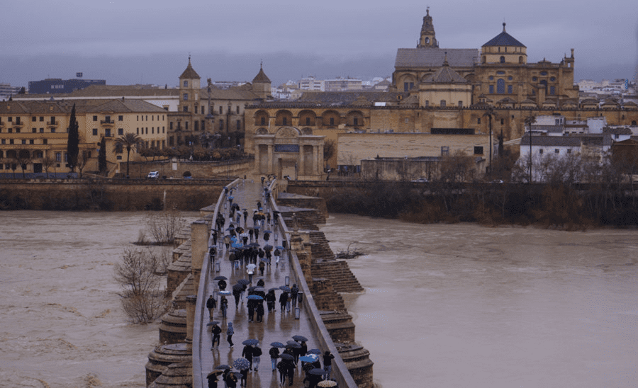 Ascienden a casi 4.000 los desalojados en Andalucía por la borrasca Leonardo
