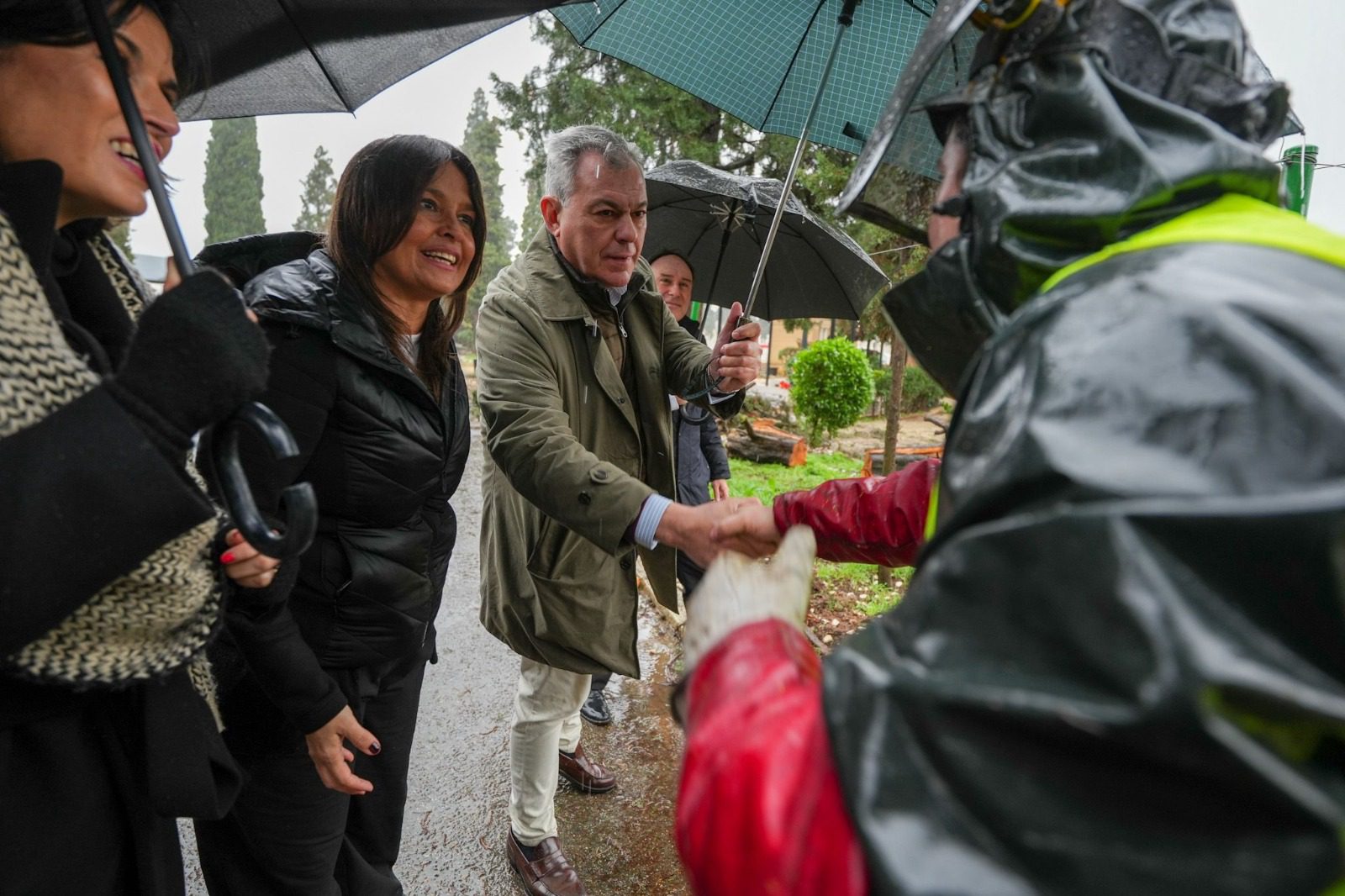 El Ayuntamiento mantiene activo un amplio operativo en el Cementerio para garantizar la seguridad tras la borrasca