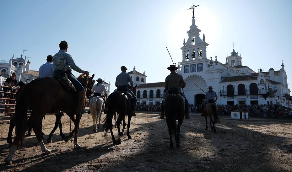 Andalucía cerró en 2025 el mejor año de su historia: 37,9 millones de turistas, más de 30.000 millones de ingresos y 482.000 ocupados