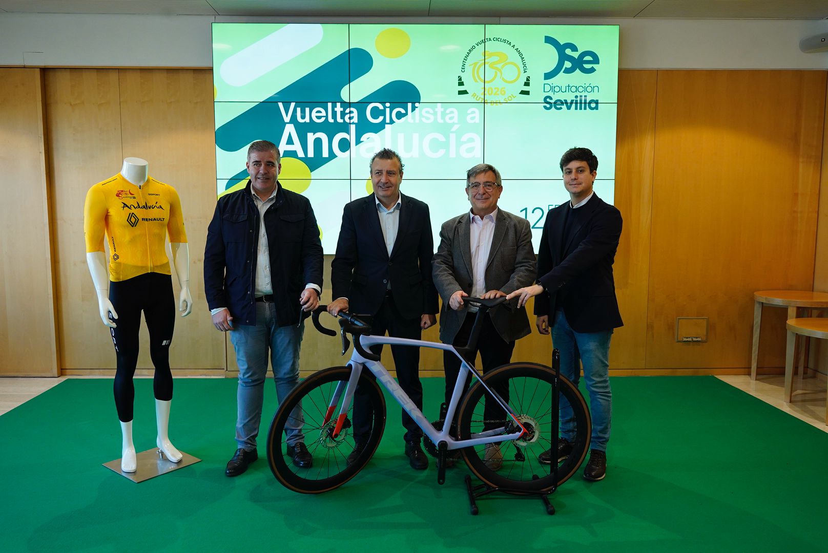 El posicionamiento del territorio y la repercusión en el reclamo sobre el turismo deportivo, en la agenda de la recepción en la Diputación a la Dirección de la Vuelta Ciclista a Andalucía