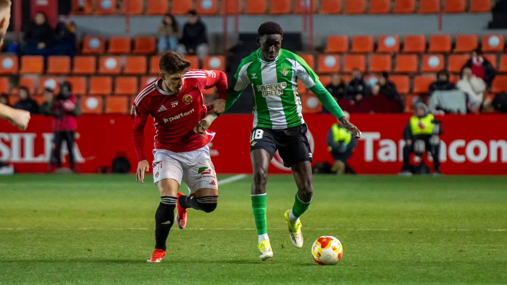 CRÓNICA | Al Betis Deportivo se le escapa el triunfo en el tiempo añadido (2-2)