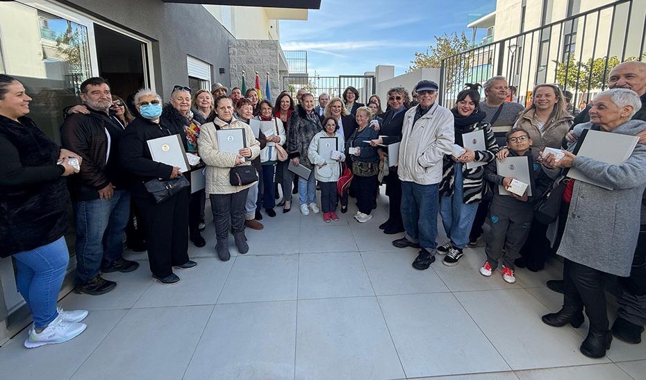 La Junta entrega las llaves de una promoción de 15 viviendas protegidas en alquiler en Fuengirola