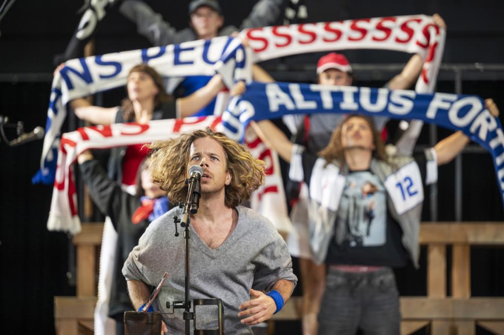 El Teatro Central recibe por primera vez a la artista belga Miet Warlop con ‘One song. Histoire(s) du théâtre IV’