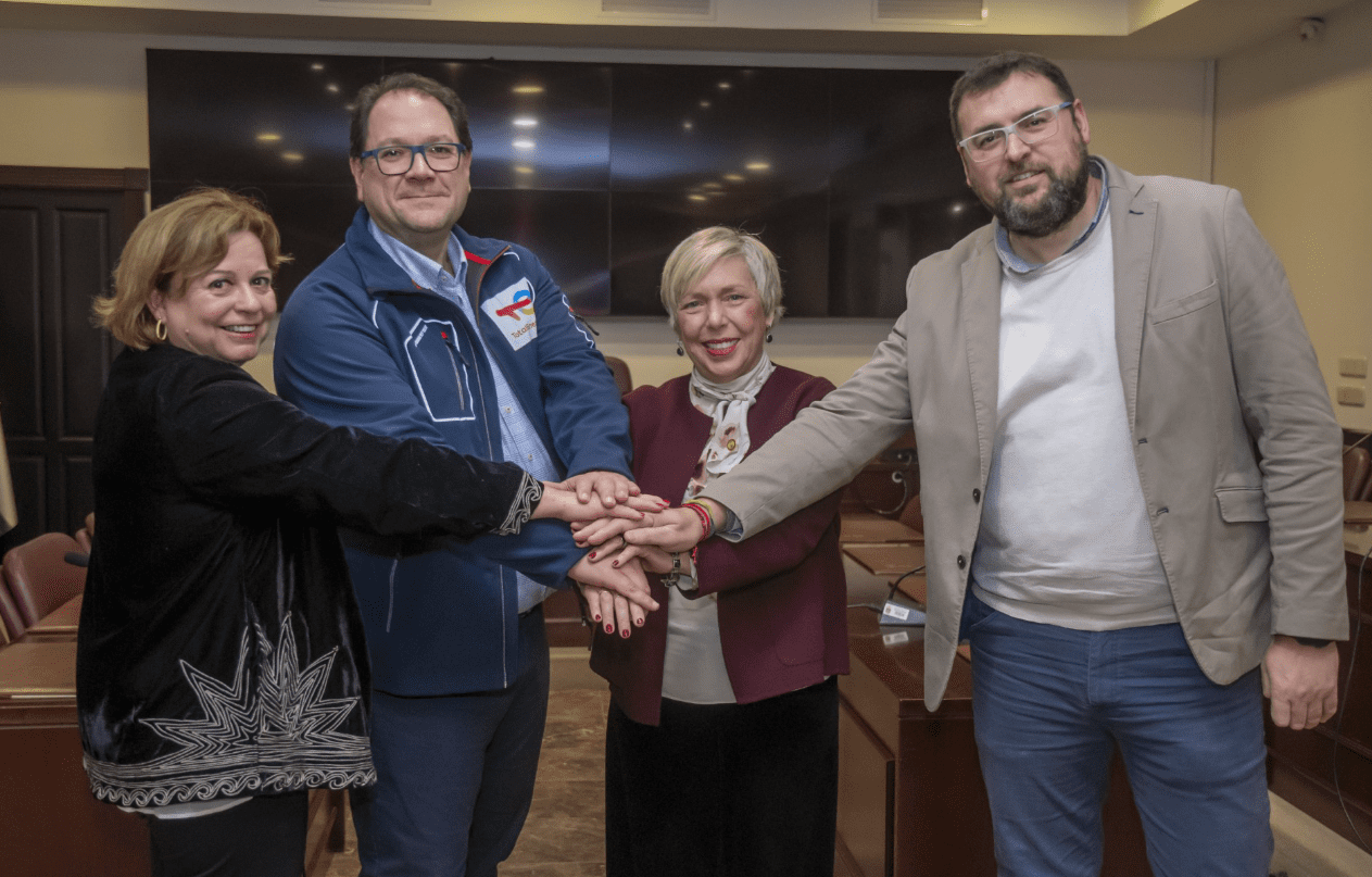 La US y TotalEnergies crean un programa de becas para estudiantes de Guillena