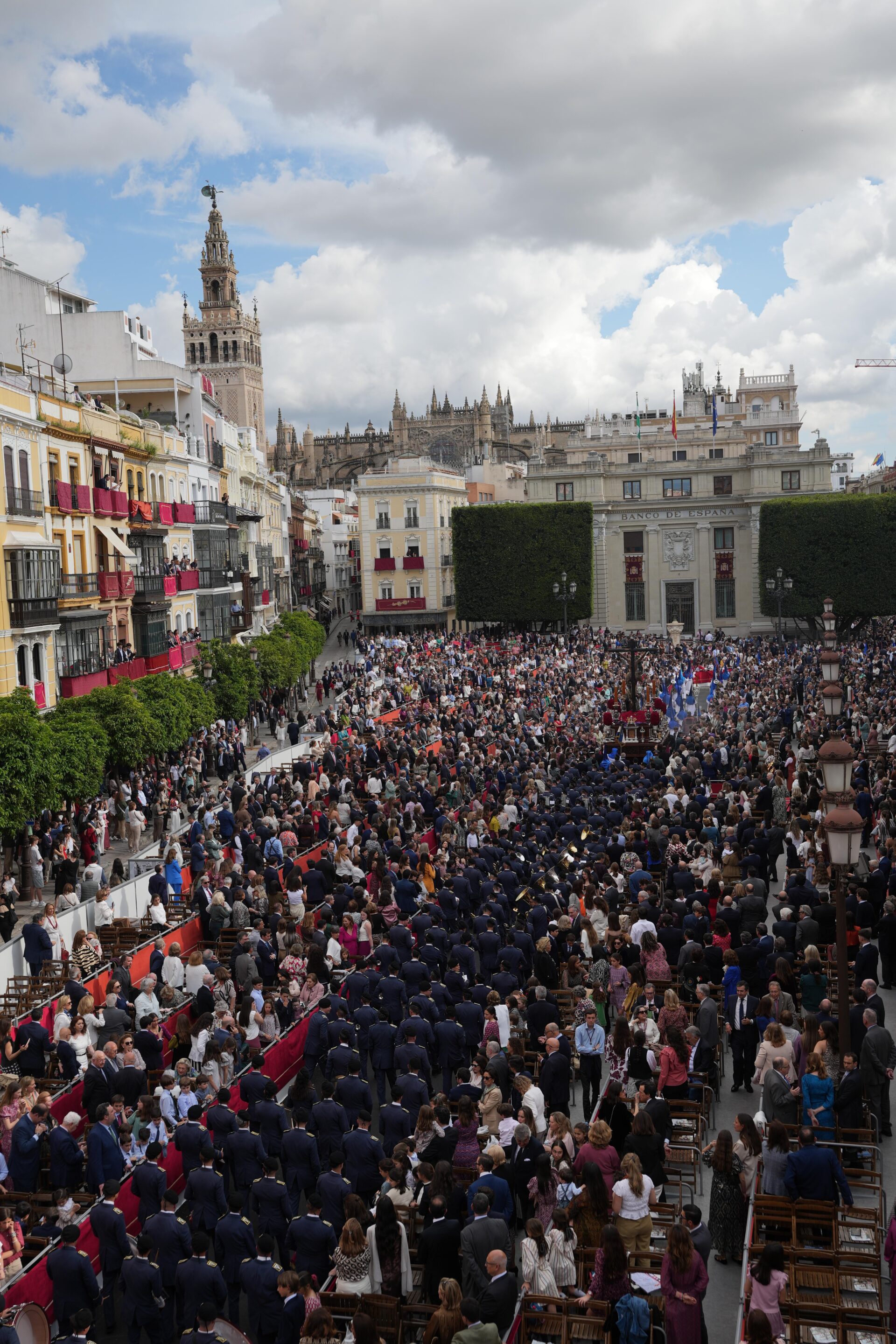 El Ayuntamiento habilita 115 plazas gratuitas diarias para personas con discapacidad en la Carrera Oficial de Semana Santa