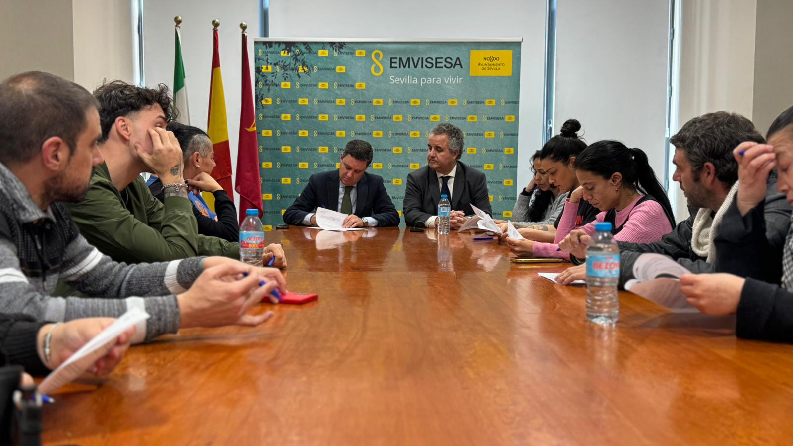 El Gobierno de Sanz firma un acuerdo para la adquisición del edificio de la calle Verdad y garantiza el hogar a 11 familias evitando su desahucio