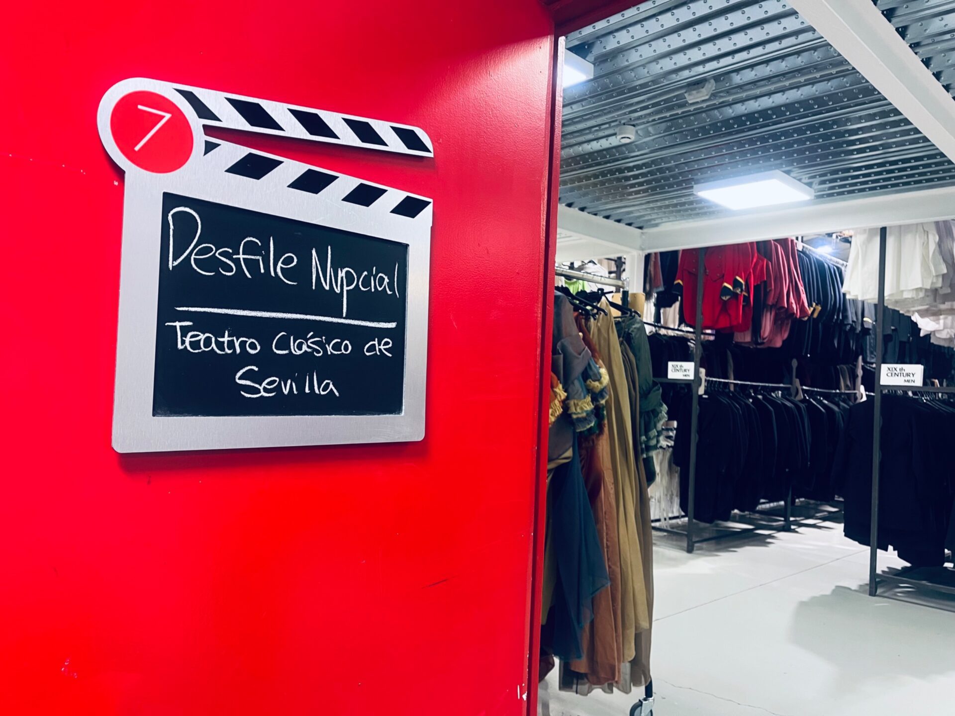 El Ayuntamiento de Sevilla rememora la entrada de Carlos V e Isabel de Portugal a la ciudad hace 500 años con un desfile con más de 120 participantes