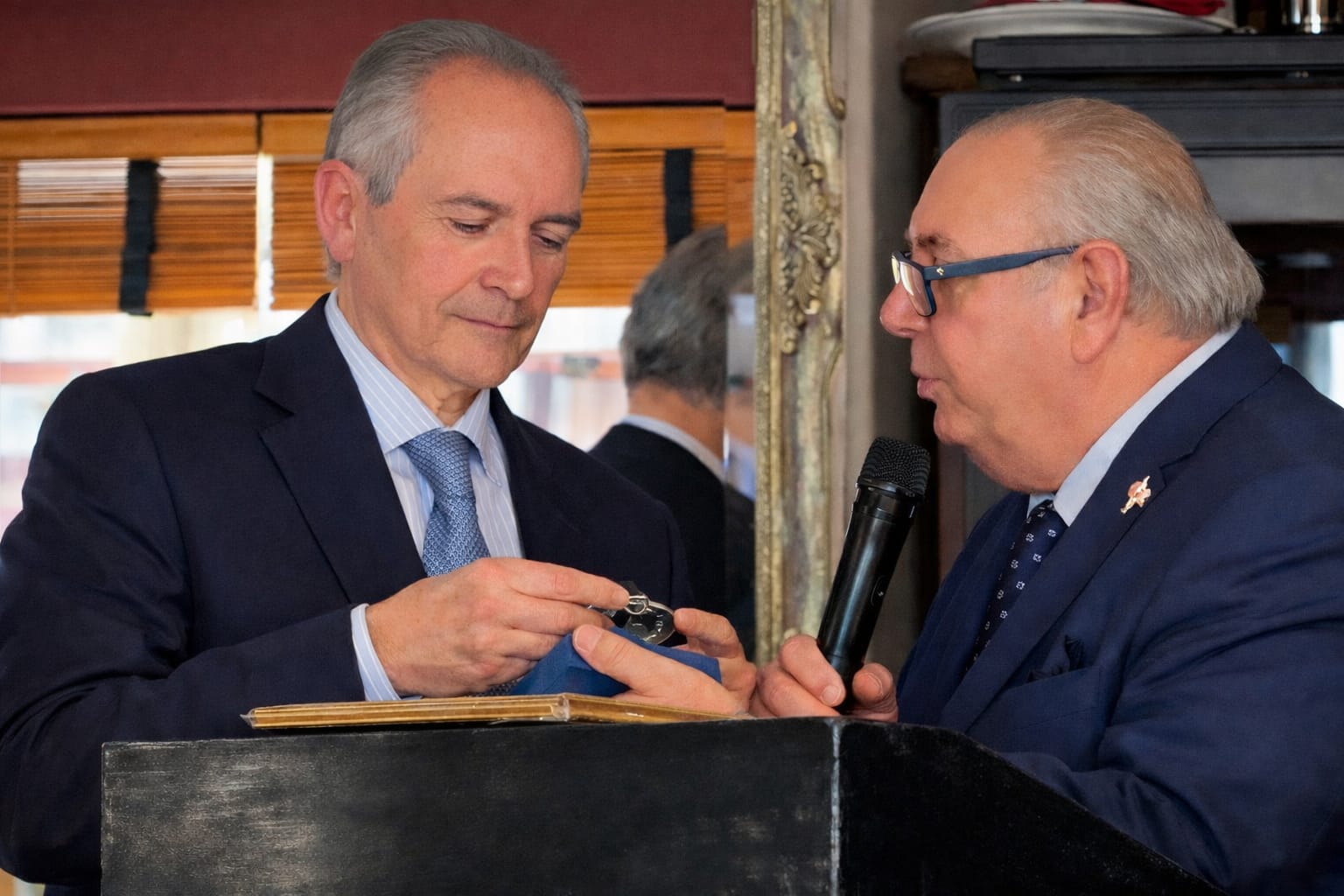 El Ateneo de Triana otorga la Medalla de Plata a Luis Capitán