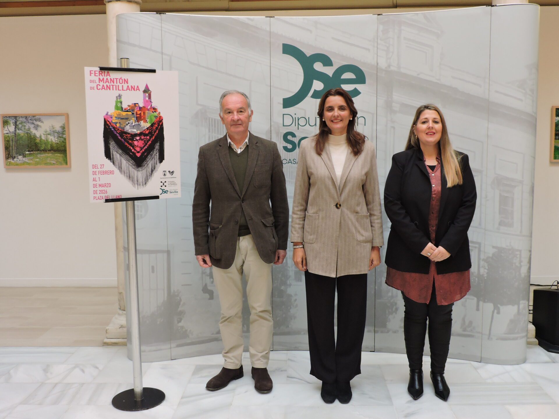 Cantillana se convierte en escaparate del sector artesanal vinculado al mantón y a su tradicional enrejado