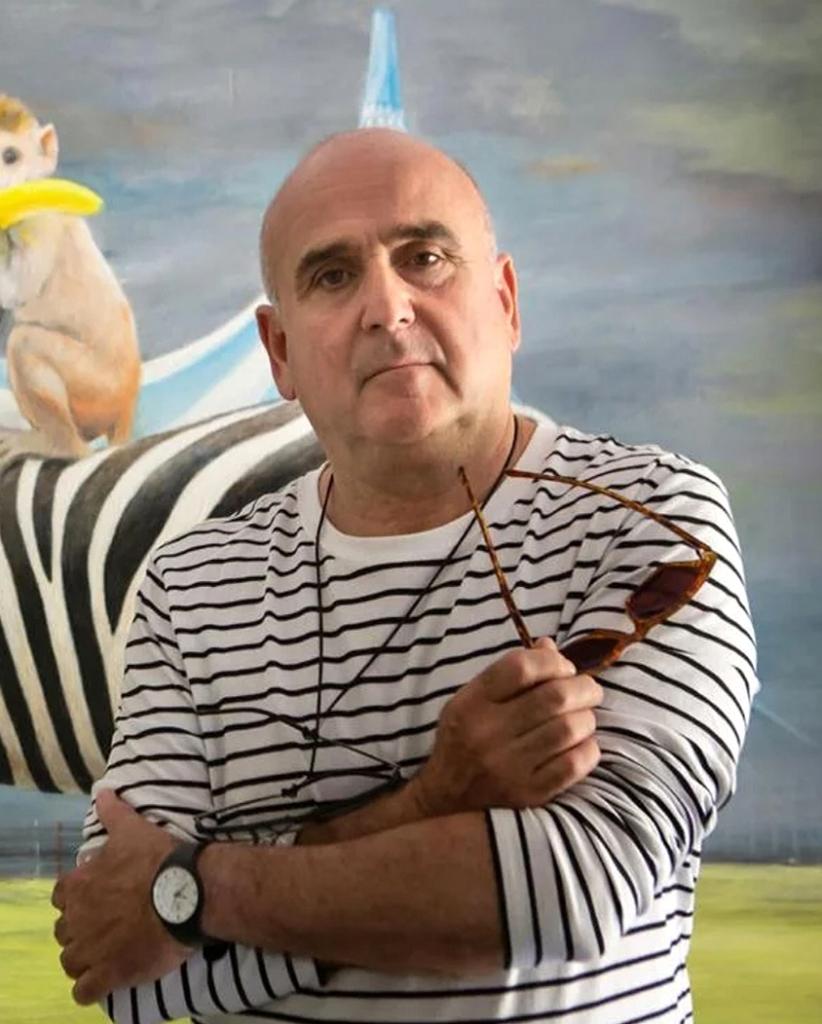 El pintor Juan Vida conversará sobre su libro ‘El triunfo de los pavos reales’ con Ernesto Páramo y Paco Pomet en la biblioteca de Andalucía