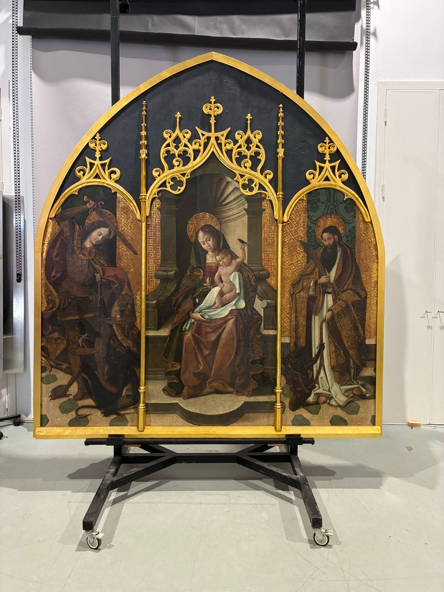 El Ayuntamiento refuerza la conservación del Tríptico de la Mendicidad con su traslado al IAPH para un análisis técnico exhaustivo