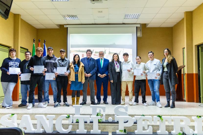 El Defensor de la Infancia y Adolescencia de Andalucía entrega el segundo accésit del XVIII Premio “Así veo mis derechos” al IES Sancti Petri de San Fernando