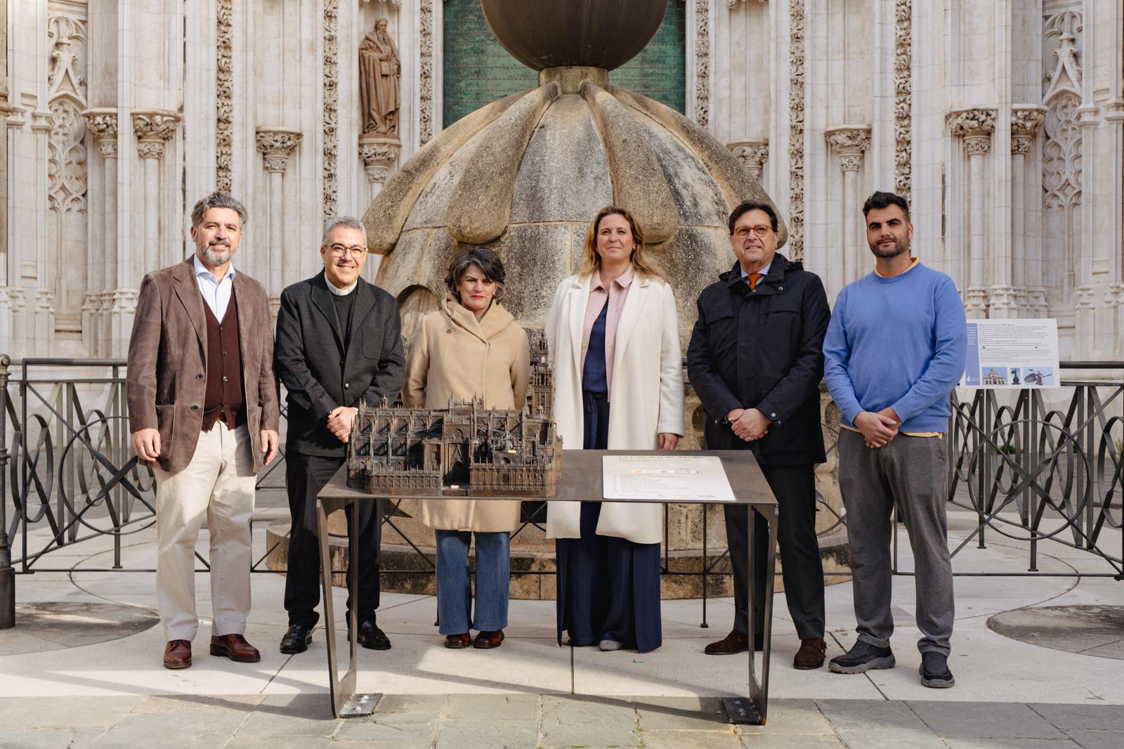 Sevilla refuerza la accesibilidad universal con maquetas tiflológicas en la Catedral y el Real Alcázar