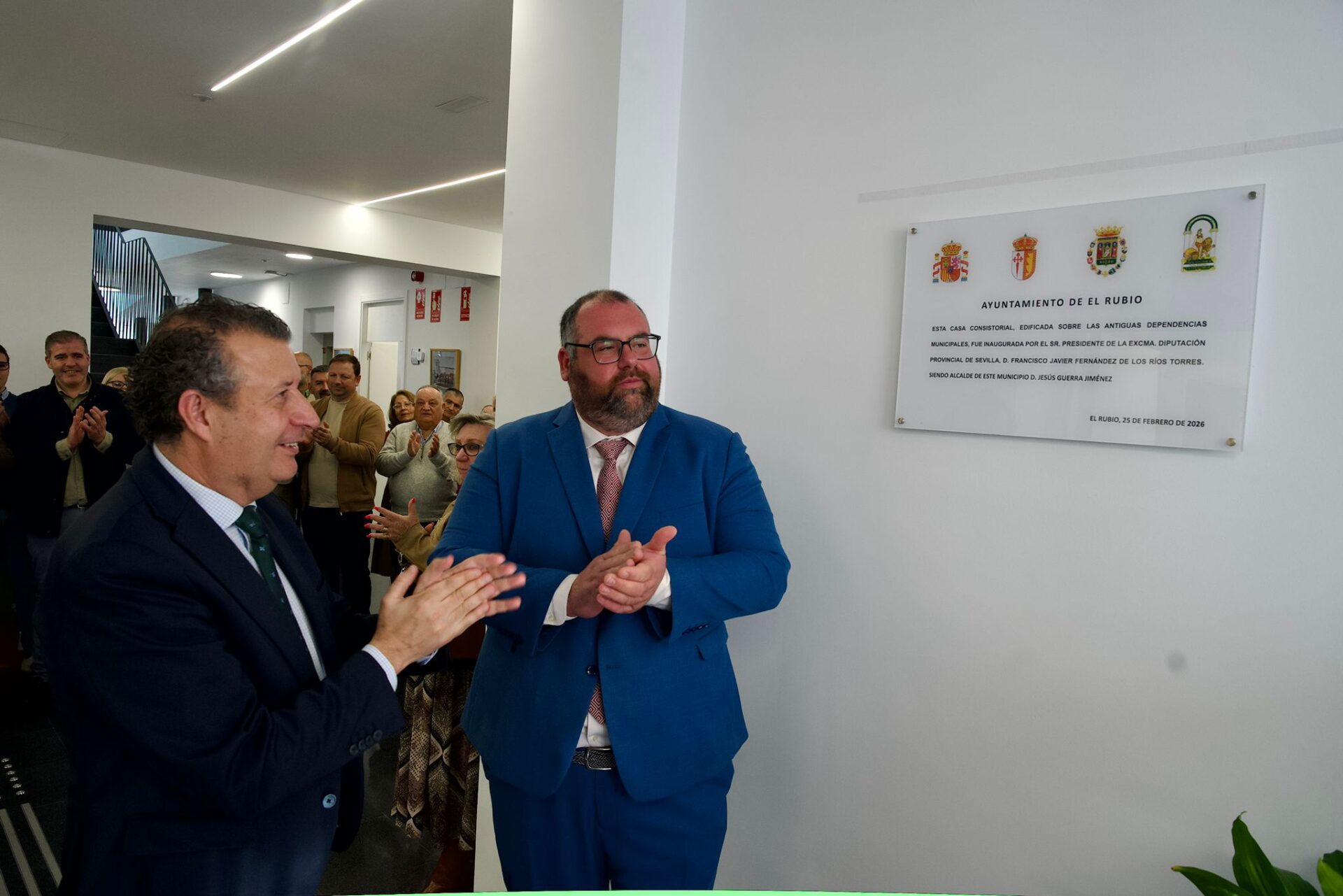 Javier Fernández inaugura el nuevo Ayuntamiento de El Rubio tras una inversión de 1,2 millones con fondos de la Diputación