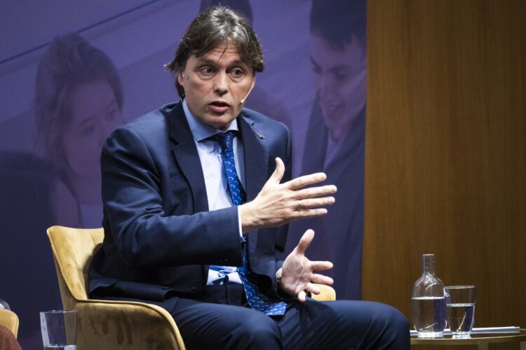 Francisco Oliva destaca en un foro sobre formación y empresa la elevada tasa de empleabilidad entre la población joven con titulación universitaria