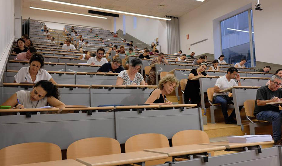 La Junta ha convocado desde 2019 más de 38.300 plazas de oposiciones para docentes