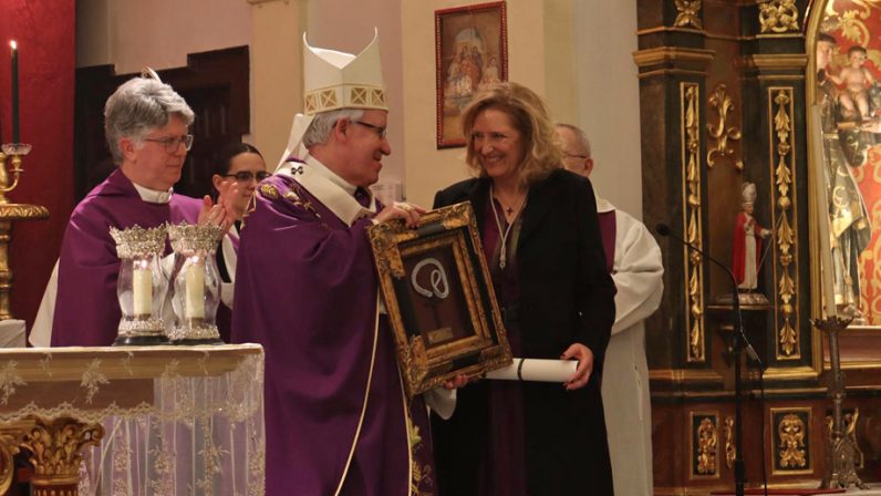 Monseñor Saiz Meneses ha sido nombrado hermano mayor honorario de la Vera Cruz de Valencina de la Concepción