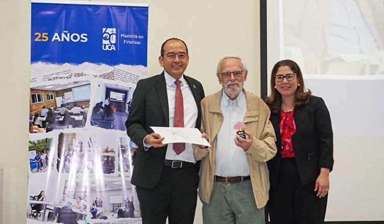 Un legado de ética y compromiso: la UCA reconoce la trayectoria de Ildefonso Camacho, S.J.