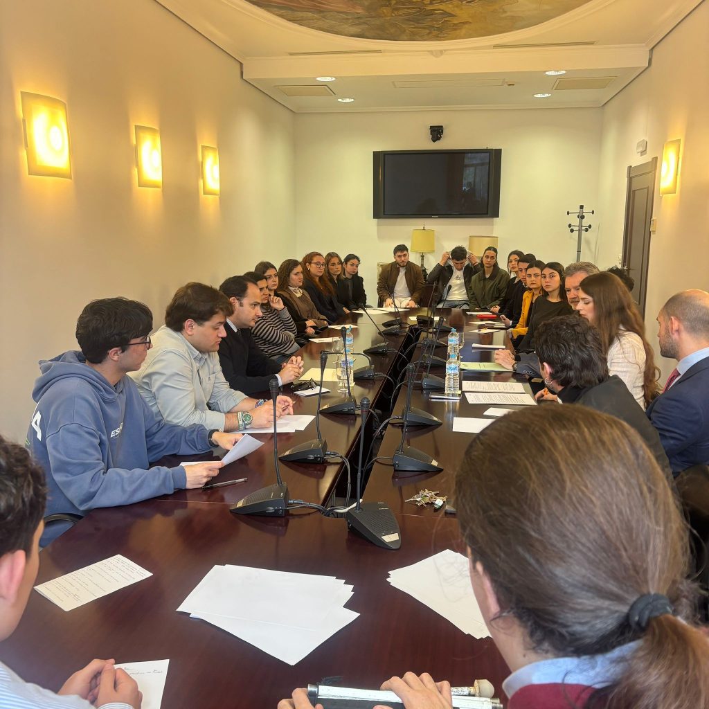 Analizando retos junto a estudiantes de la Facultad de Derecho en Sevilla