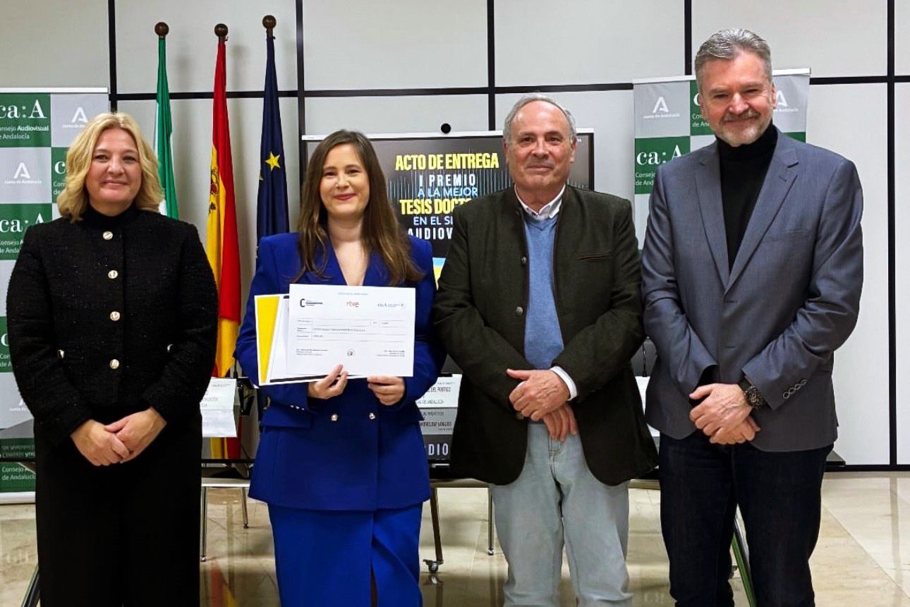 La cátedra RTVE-US y el Consejo Audiovisual de Andalucía reconocen a una estudiante de la US por su tesis doctoral