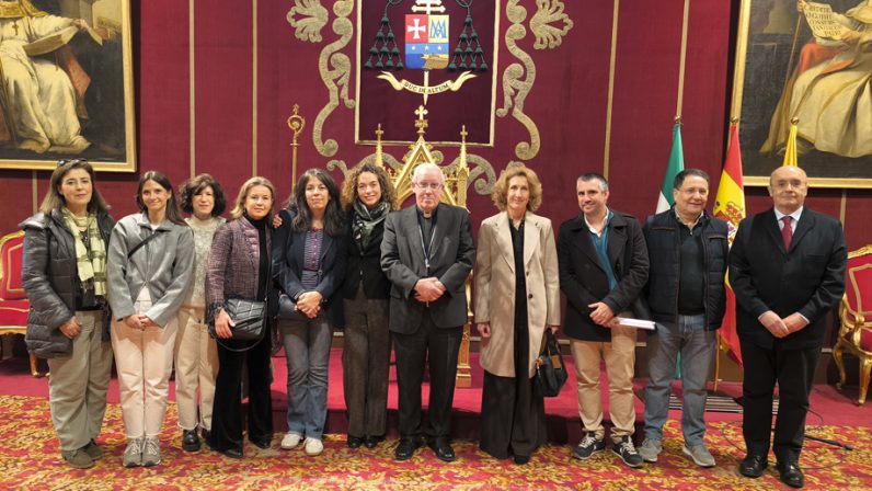 El arzobispo recibe a una veintena de privados de libertad y les anima a “no perder la esperanza”