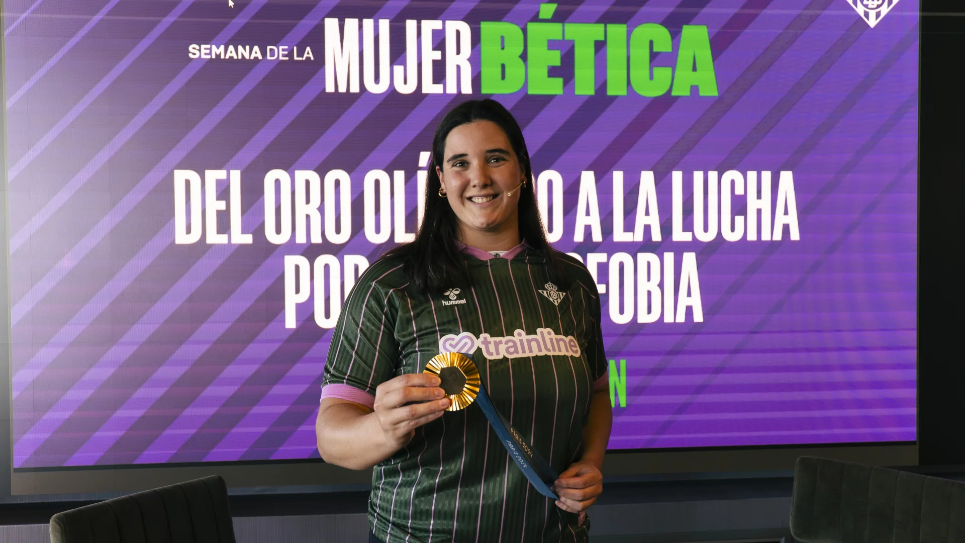El Real Betis y la waterpolista Paula Leitón visibilizan la lucha contra la gordofobia