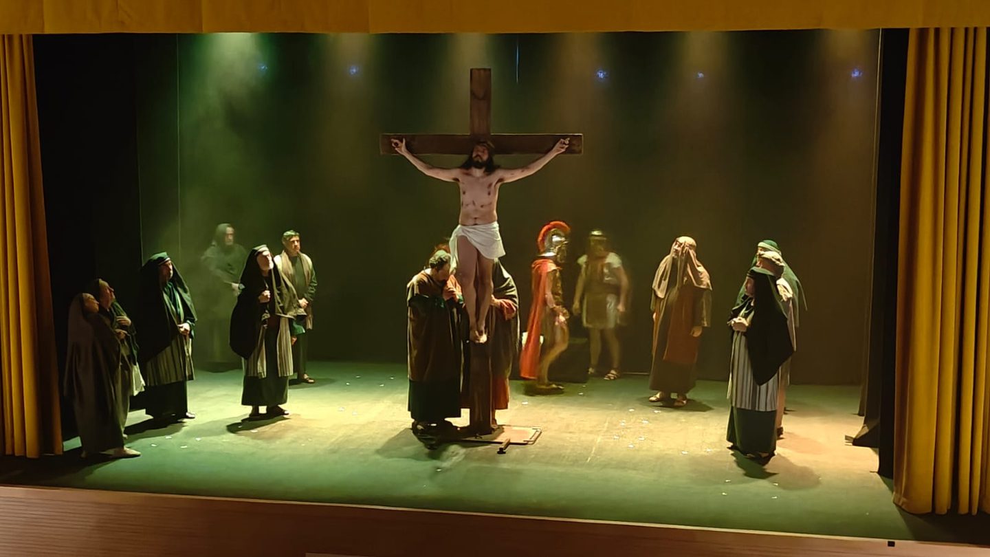 Palomares del Río vivió anoche una emocionante representación de “La Pasión de Cristo”
