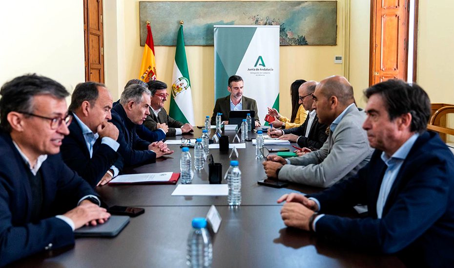 Junta y FEPEX Andalucía crean una mesa de trabajo para afianzar la posición del sector hortofrutícola