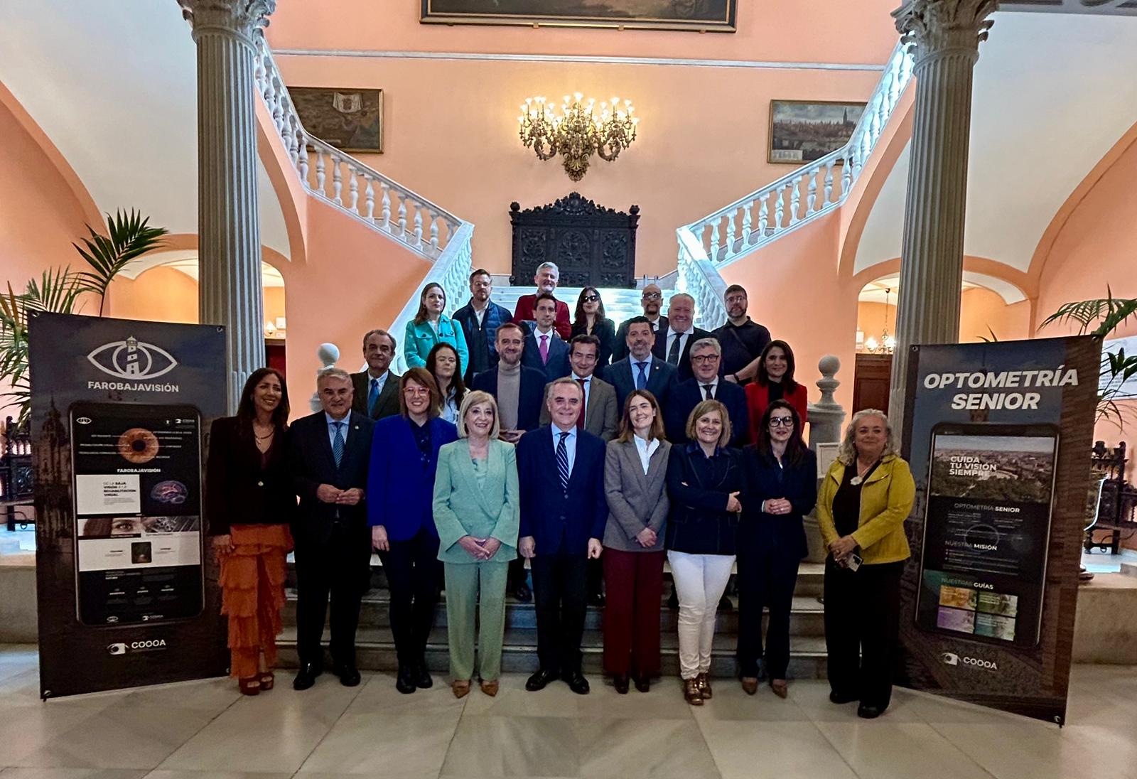 El Ayuntamiento respalda el proyecto internacional pionero del Colegio Oficial de Ópticos-Optometristas de Andalucía sobre baja visión y su nueva plataforma de optometría senior