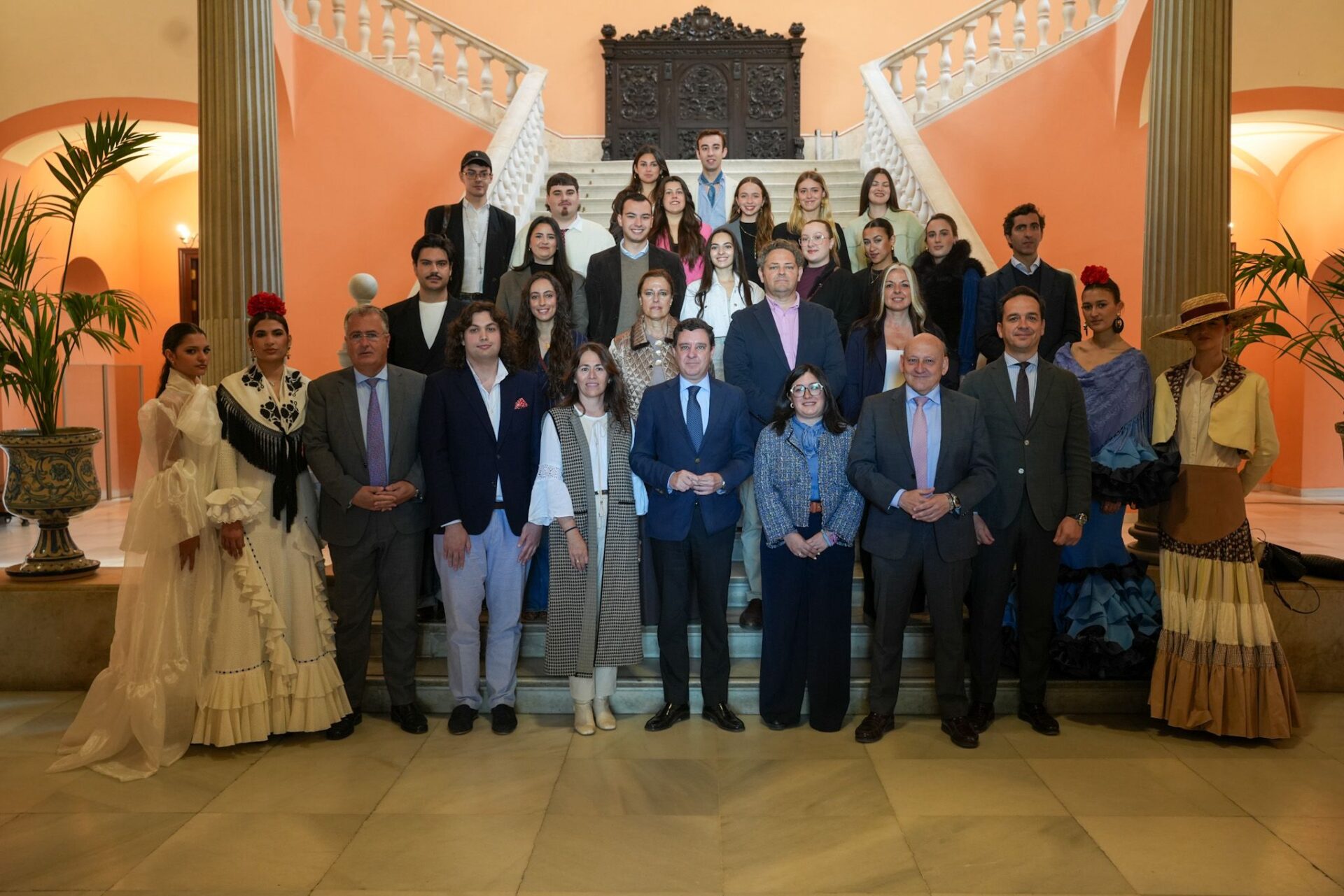 El Ayuntamiento acoge la presentación de ‘Premier Lunar’, evento de moda flamenca que se celebrarla en el Monasterio de San Jerónimo el próximo 19 de marzo