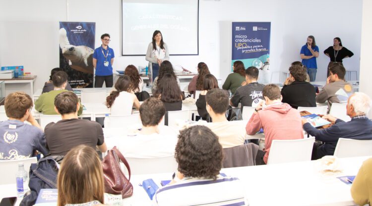 La Universidad Pablo de Olavide y el Acuario de Sevilla inician una microcredencial sobre conservación de la biodiversidad marina   Dirigida a estudiantes, esta formación se impartirá de forma presencial hasta el próximo 26 de marzo y cuenta con la financiación de la Fundación Kutxabank