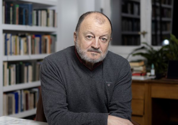 Alejandro Gándara, último Premio de Ensayo Eugenio Trías, hablará sobre ‘Los textos robados a la felicidad’ en la Biblioteca ‘Grupo Cántico’