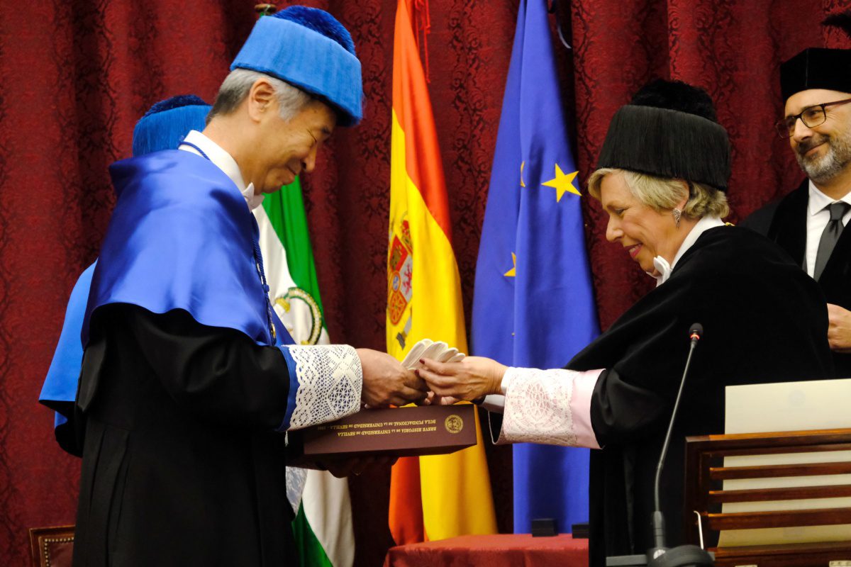 La US inviste como Doctor Honoris Causa al Premio Nobel Takaaki Kajita