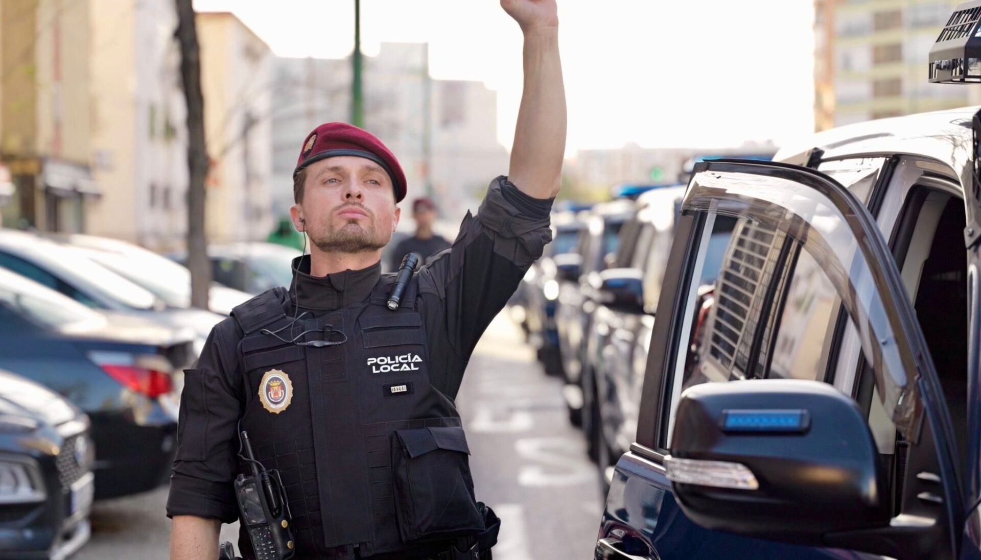 El GAR, Grupo de Apoyo y Reacción de la Policía Local de Sevilla, despliega sus efectivos en el distrito Macarena en su primer día de trabajo