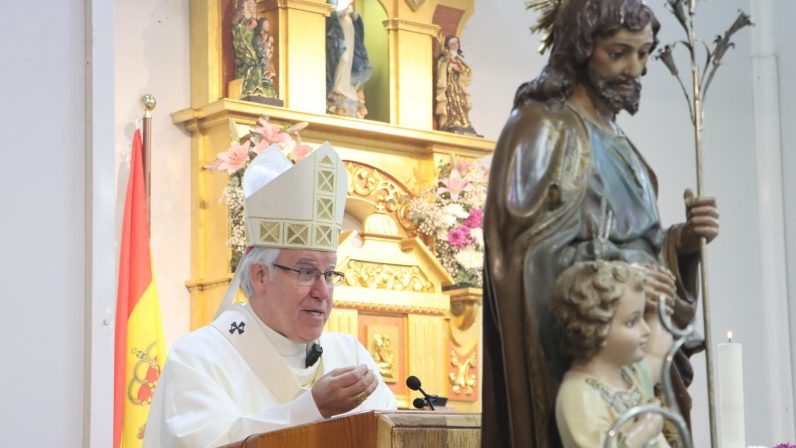 El arzobispo de Sevilla a la feligresía de San José, de Dos Hermanas: “Sed sal,  luz y fermento de la Iglesia”