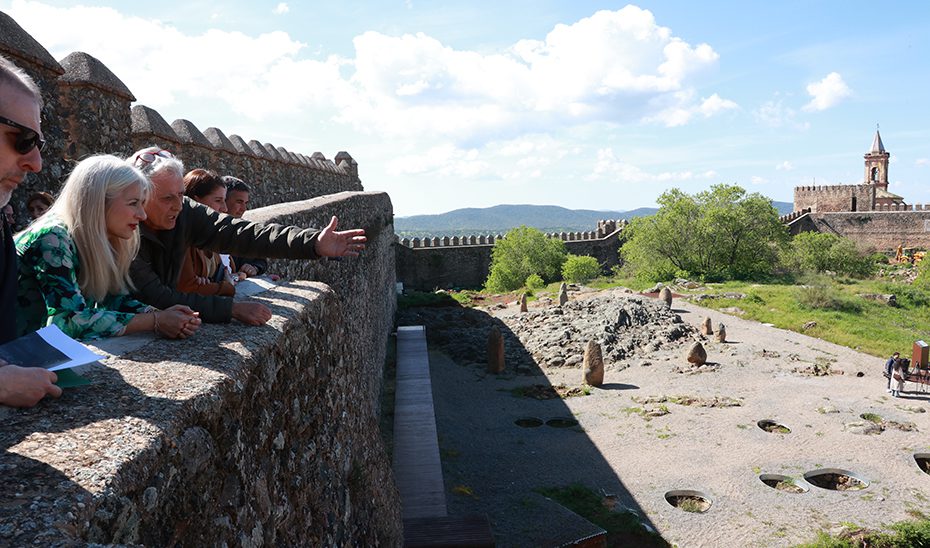 Cultura recupera el crómlech del castillo de Cumbres Mayores, único en el mundo en una fortaleza medieval