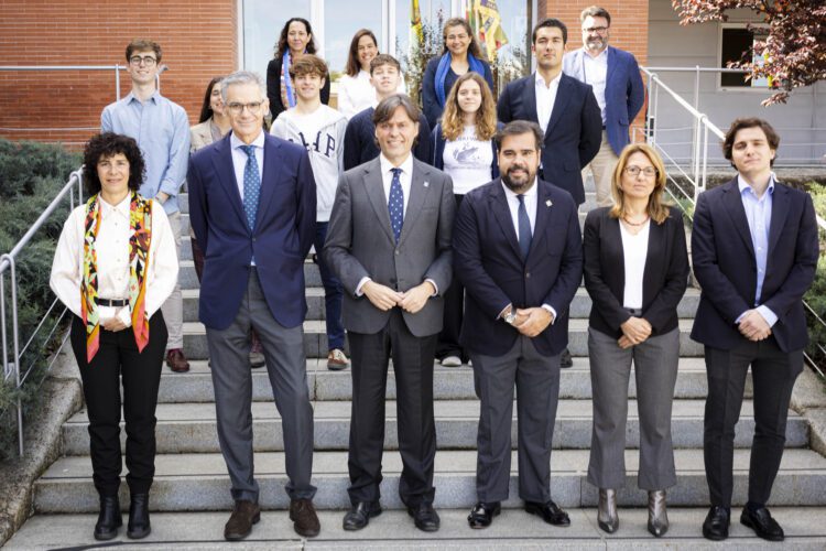 La Universidad Pablo de Olavide se incorpora a Sputnik y ofrecerá 18 becas a su estudiantado con el apoyo del Consejo Social   La UPO se suma a esta iniciativa formativa para fomentar el liderazgo, el emprendimiento y el conocimiento de las tecnologías emergentes entre jóvenes universitarios